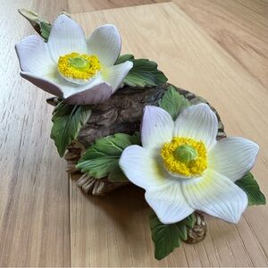 Giftcraft Porcelain Crocus Statue Collectible